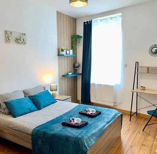 Holiday home Maison 3 - 600m Metro Marbrerie - Lille *